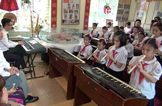 vietnam-compulsory-education-music-recorder-triad-biz2.jpg